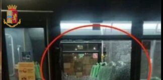 Rubarono estintori da treni e li scaricarono in bus, denunciati 8 minori.