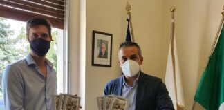 Pellegrini SpA dona libri alla biblioteca comunale di Cassano Magnago.