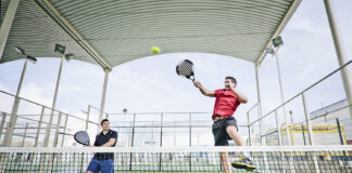 Sport a Milano: dal trapezio al bootcamp, dal lighting ball al ritorno della boxe. In città è l’estate del “famolo strano”.