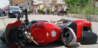 Moto contro paracarro, morto motociclista.