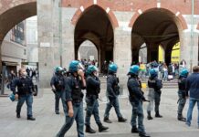 Rissa in Piazza Mercati, Daspo urbano a 3 senegalesi ed un tunisino, De Corato (FdI): aspetiamo i mediatori culturali di Del Corno.