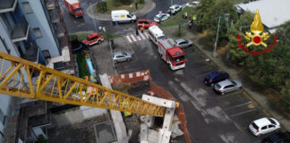 Maltempo, cade una gru a Rozzano, violenta grandinata nel mantovano.