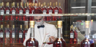 Campari, 20 anni di quotazione in Borsa, I semestre ricavi oltre 1 miliardo.