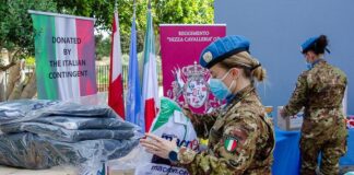 Il Reggimento Nizza Cavalleria porta beni di prima necessità in Libano.