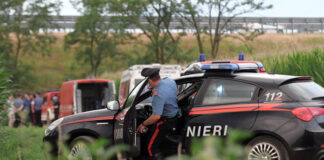 Donne falciate da macchina agricola, recuperati altri 2 telefoni, disposte indagini su tabulati.