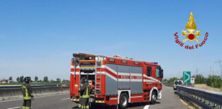 Dopo furto incendiano mezzi per coprirsi la fuga.