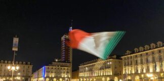 Green Pass, migliaia di persone a Torino per protestare: libertà.
