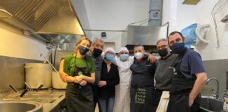 Ferragosto, Fratelli di San Francesco preparano 2.500 pasti: la fame non va in vacanza.