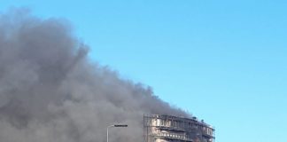 In fiamme grattacielo di 15 piani in via Antonini, 90 famiglie evacuate.