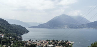 Floating moving concert, il pianista Alessandro Martire in concerto sul Lago di Como.