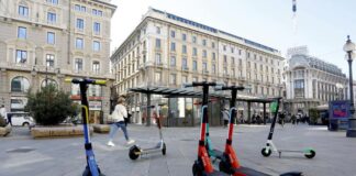 Monopattini, Bernardo propone obbligo di casco e di assicurazione. De Corato: presto legge regionale.