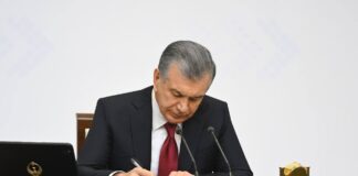 Uzbekistan, il Presidente Mirziyoyev dialoga con gli imprenditori.
