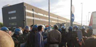 Logistica, tensione davanti a picchetto sindacale.