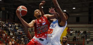 Olimpia, buona la prima, vittoria a Napoli.