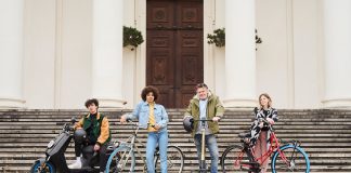 Swapfiets colora di blu elettrico gli Emoving Days.