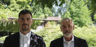 Il bassotto napoletano continua a vestire il Milan, domenica 12 debutto delle nuove divise ufficiali Harmont & Blaine.