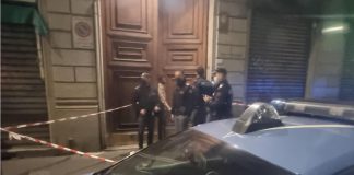 Anziana uccisa con ferro da stiro, l’assassino incendia l’appartamento.