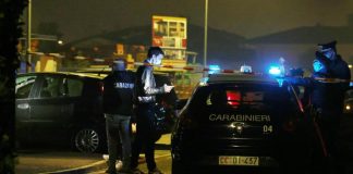 Donna uccisa a martellate in strada dall’ex compagno a Brescia.