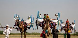 Ancora in cammino, i pastori del Kutch in mostra alla Fabbrica del Vapore.