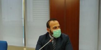 No Green Pass, consigloere regionale M5S porta ufficio fuori dal Pirellone.