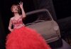 Anna Mazzamauro porta la Signorina Silvani a teatro e racconta aneddoti su Villaggio e Fantozzi.