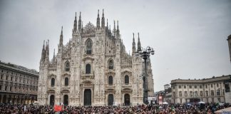 Prefettura, stop ai cortei in Piazza Duomo.
