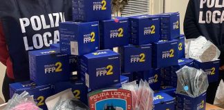 Filippino vende abusivamente mascherine FFP2, sequestrate dalla Polizia Locale.