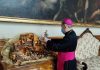 Natale, consegnato all’Arcivescovo di Milano l’imprenditore nuovo personaggio del Presepe.