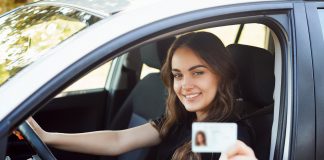 Riforma del Codice della strada: dal 20 dicembre cambia l’esame di teoria per la patente, che passa da 40 domande a 30, 20 minuti di tempo e massimo 3 errori.