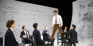 L’Attimo Fuggente, Ettore Bassi al Teatro degli Arcimboldi venerdì 14 e sabato 15 gennaio.