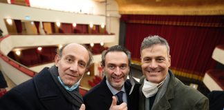 Teatro Lirico, Ale e Franz ospitano i volontari ed i sanitari.