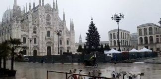 Milano, nevicata in corso.