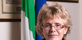 Senatrice a vita Elena Cattaneo derubata ed aggredita in metro. Ritornano le polemiche sulla sicurezza.
