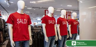 Saldi, cauto ottimismo da Federmoda, prevista spesa per 308€ a famiglia e 140€ a persona.