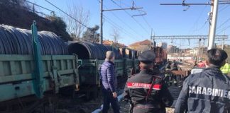 Treno merci deraglia a Seregno, 2 feriti.