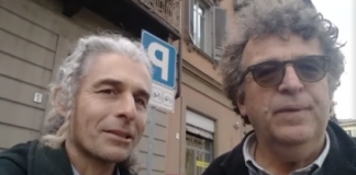 No green pass, azione dimostrativa di Davide Tutino ed Ugo Mattei ad un ufficio postale di Torino.