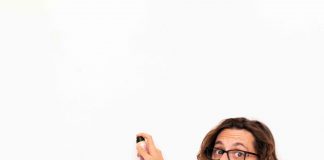 Il disagio dei numeri primi, venerdì 25 febbraio al Teatro Martinitt si ride con ansie e afflati di Amedeo Abbate.