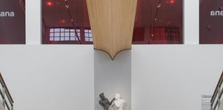 Il pessimista narcisista o il narcisista pessimista, l’opera di Francesco Vezzoli in Triennale.