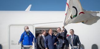 Atterrata a Malpensa la bandiera olimpica.