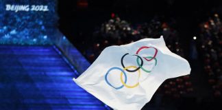Consegnata ai sindaci di Milano e Cortina la Bandiera Olimpica a Pechino.