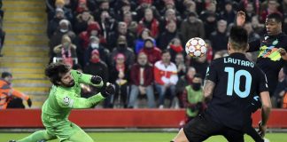 Non basta la magia di Lautaro, vittoria inutile ad Anfield, Inter eliminata.