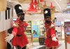 FAO Schwarz celebra i papà invitandoli sull’iconico “Dance on Piano” in occasione della Festa del 19 marzo.