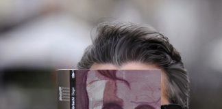 Miky Degni presenta il suo libro “Aforismi Ubriachi – Dipingo col Vino perché l’inchiostro non lo reggo” mercoledì 9 al Mercato Centrale.