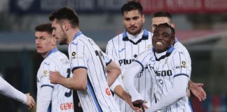 La favla d cissè, dai dilettanti nella squadra dei richiedenti asilo alla serie A con gol, l’Atalanta vince a Bologna tiene il passo delle prime.