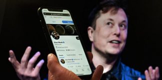 Elon Musk compra Twitter per 44 miliardi di dollari. Tornerà Trump? L’ex presidente fa sapere di no.