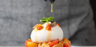 Frisart, la frisella pugliese come non l’avate mai vista, al Mercato Comunale di Piazza Wagner.