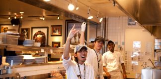 Hard Rock Cafè apre a Milano, ricerca di 100 persone da impiegare.