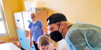 Achille Lauro e Spiderman in visita ai bambini del San Donato.