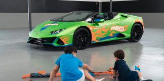 Lamborghini Huracan Evo Spyder Supertoys by Hot Wheels, la supercar giocattolo a grandezza naturale al MiMo.