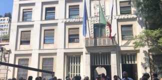 Taxi, secondo giorno di protesta, presidio davanti Prefettura.